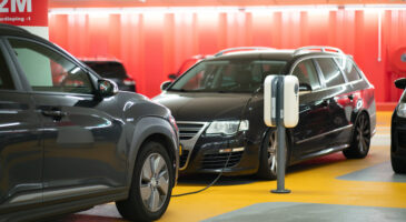 Stationnement voiture électrique : doit-on le payer lors de la recharge ?