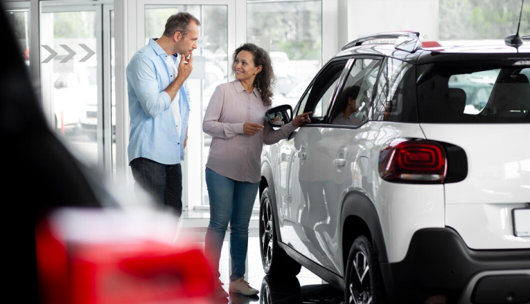 Voiture d&rsquo;occasion : achat à un particulier ou en concession