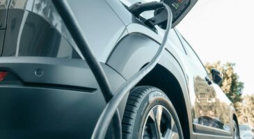 Aide de 1000 € : seuls certains conducteurs de voitures électriques y auront encore droit !