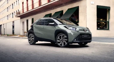 Toyota Aygo X Hybride : la petite citadine qui veut jouer dans la cour des SUV !