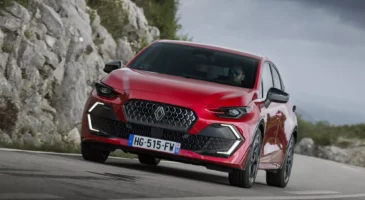 Comparatif 2025 : Renault Clio 6 E-Tech vs Peugeot 208 Hybrid