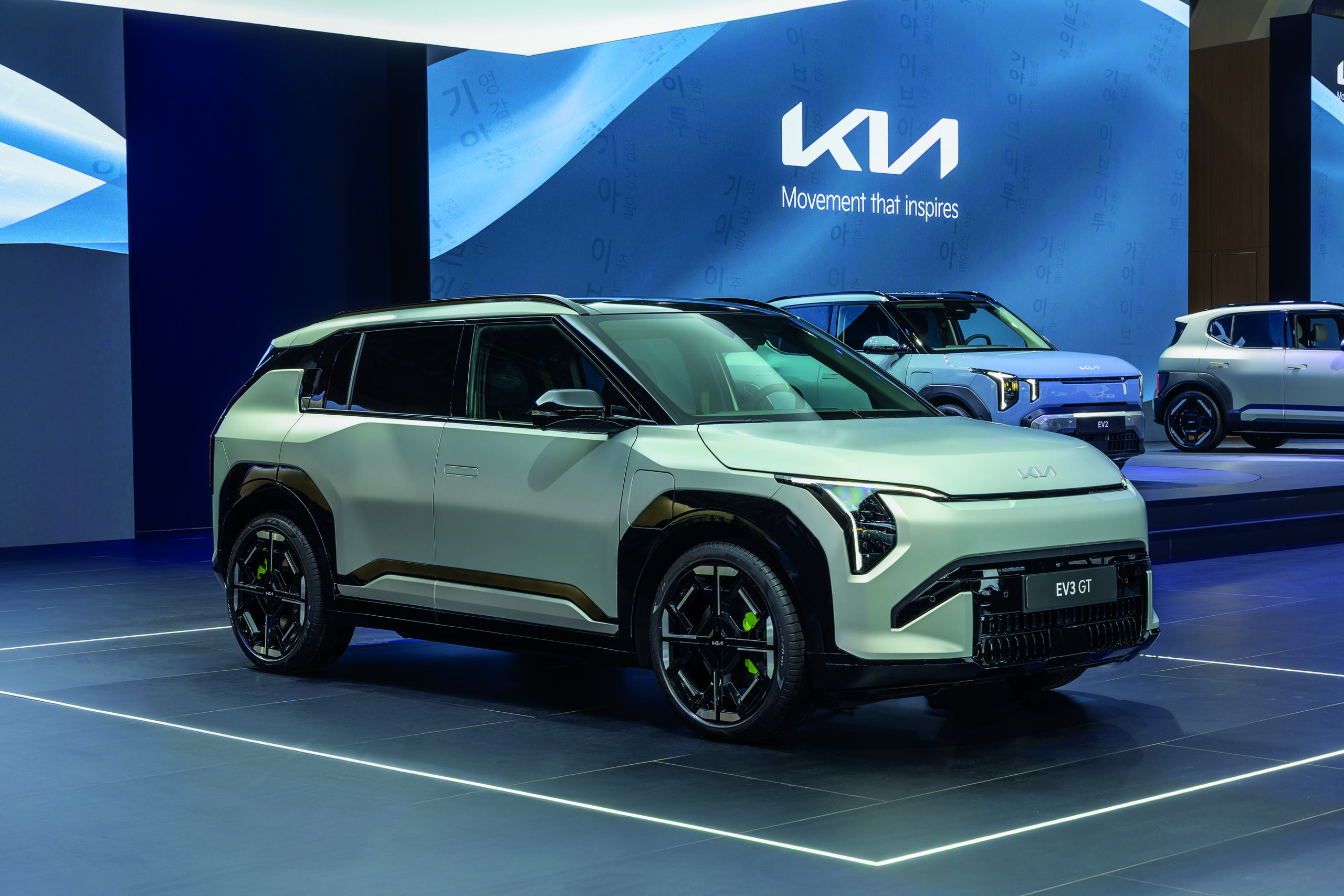 Nouveau Kia EV3 GT SUV Compact Électrique Silver Matt