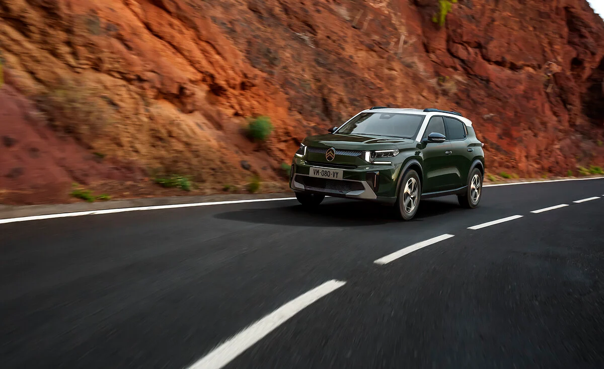 Citroen C3 Aircross Hybrid 2024 route montagne