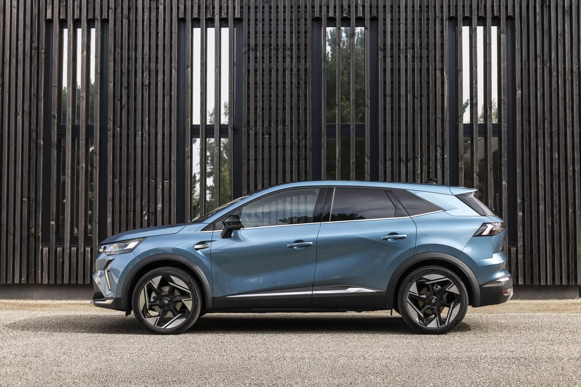 Profil Renault Symbioz E-Tech bleu-l.jpg