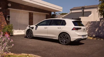 Peugeot 308 hybride vs Volkswagen Golf (2026)