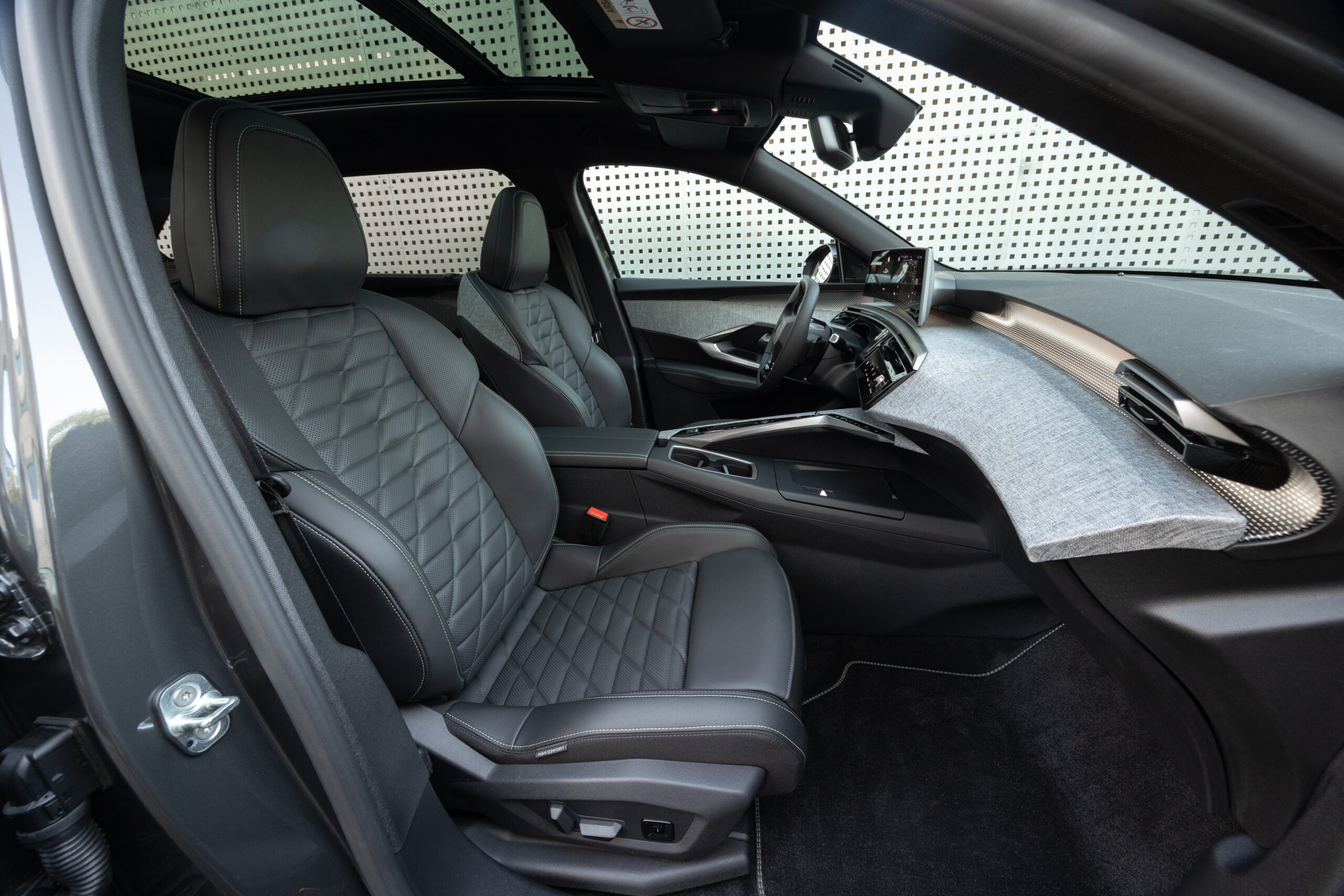 peugeot-e-5008-dual-motor-gt-blau-ingaro (1)