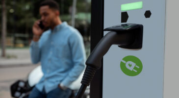 Pas de garage ? Voici comment recharger sa voiture électrique en ville