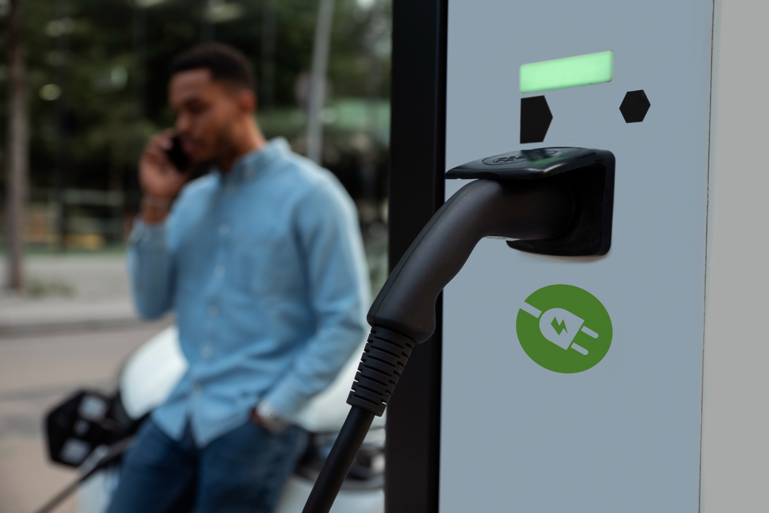 Pas de garage ? Voici comment recharger sa voiture électrique en ville
