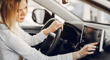 Assurance auto en 2026 : s’adapter aux nouveaux défis des véhicules hybrides et connectés