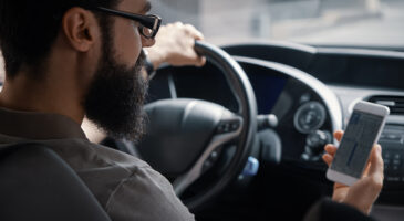 Téléphone au volant : la suspension du permis s’étend à toute la France